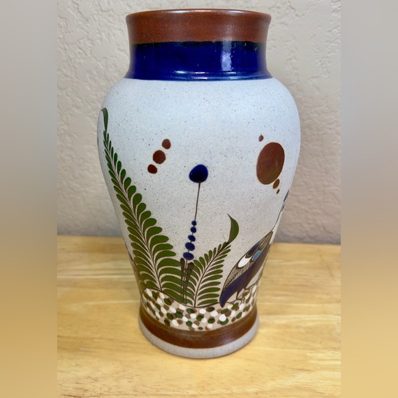 Tonala Mexican Pottery Vase Hand Painted Quail Butterfly Signed Mateos 8.75” - Picture 11 of 16